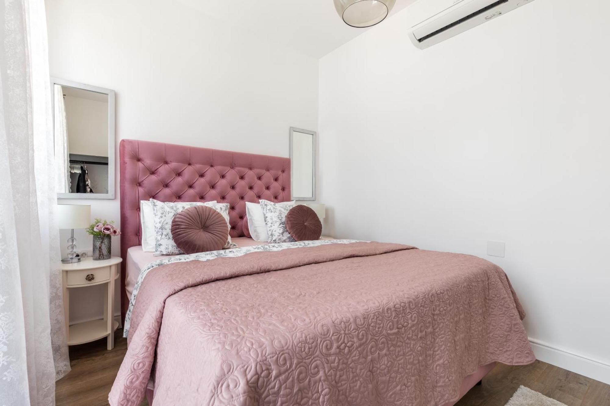 Romantic Apartment With Balcony Split Exterior foto